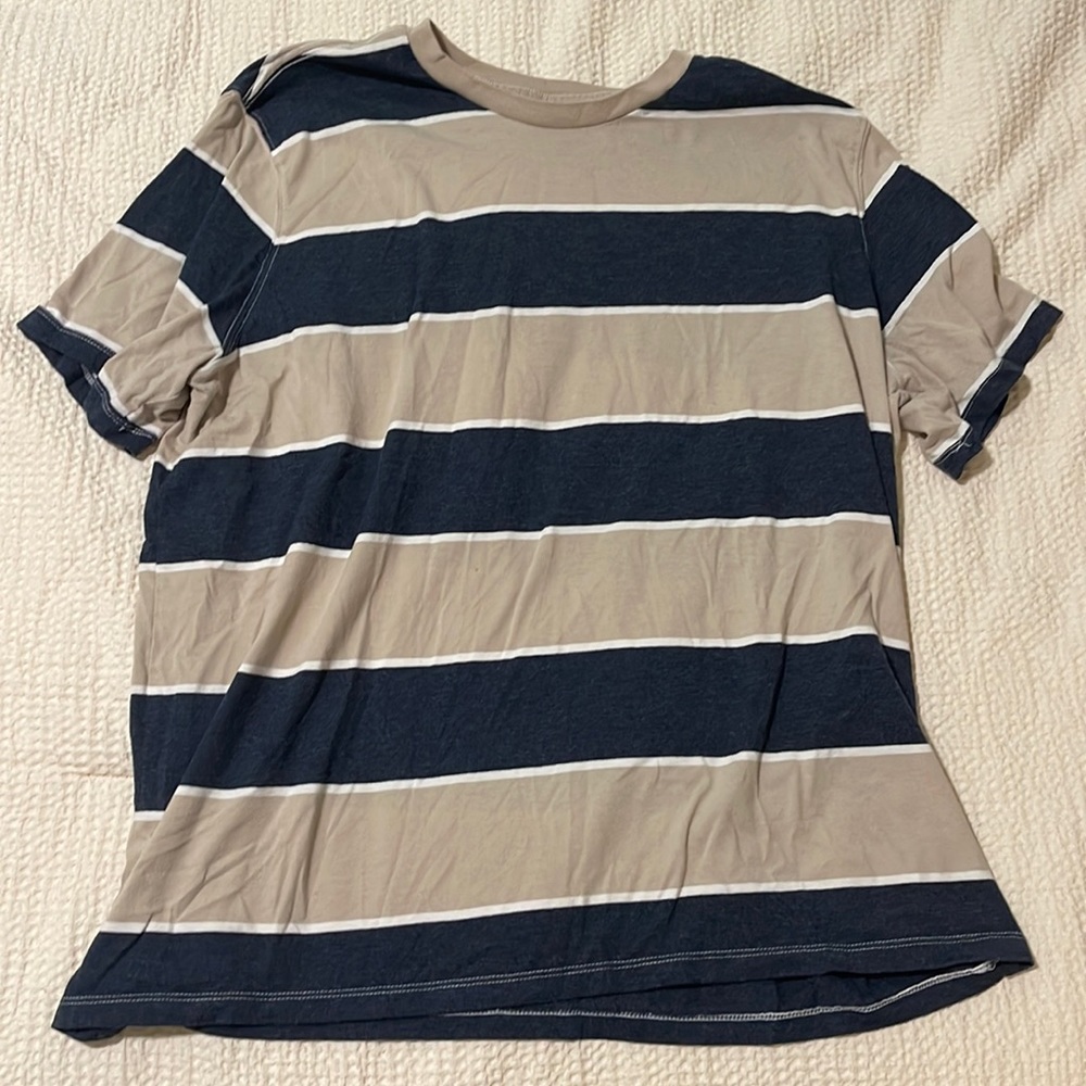 men’s Old Navy striped soft washed tshirt